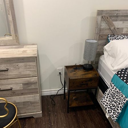 Modern 1 Bedroom + Den In Cambridge Extérieur photo