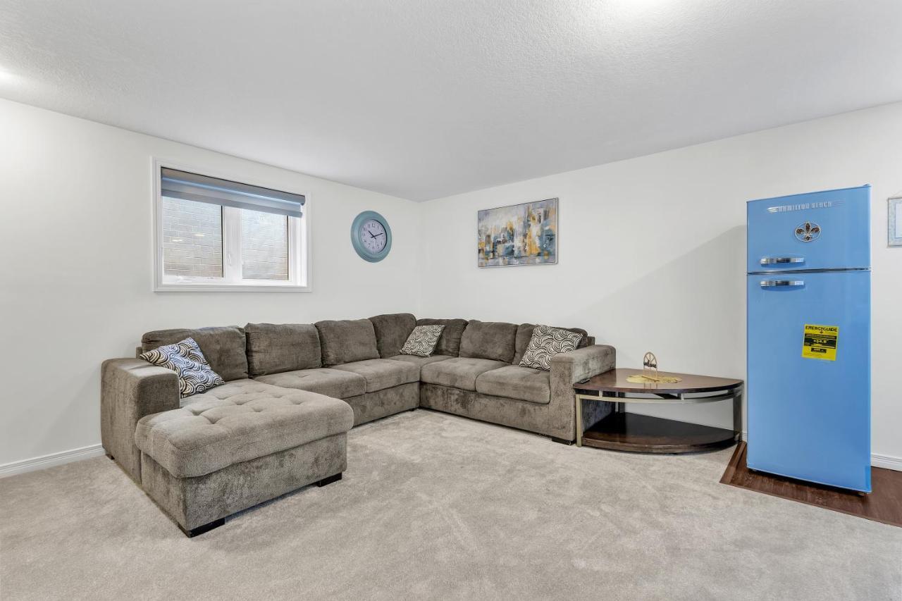 Modern 1 Bedroom + Den In Cambridge Extérieur photo