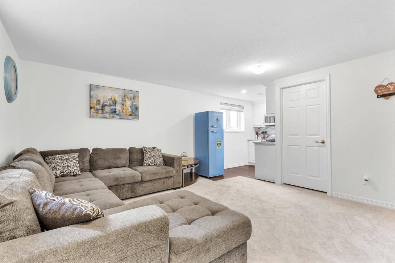 Modern 1 Bedroom + Den In Cambridge Extérieur photo
