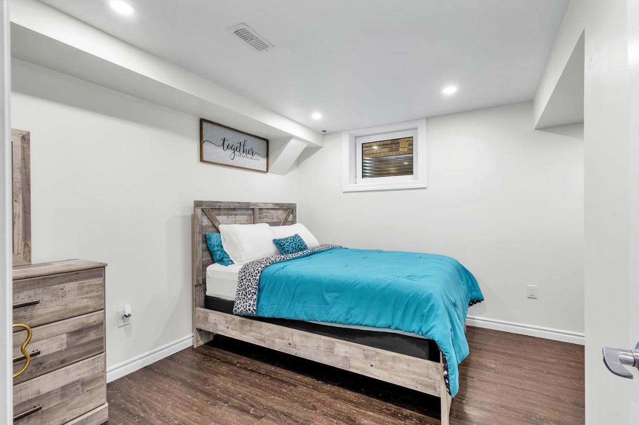 Modern 1 Bedroom + Den In Cambridge Extérieur photo