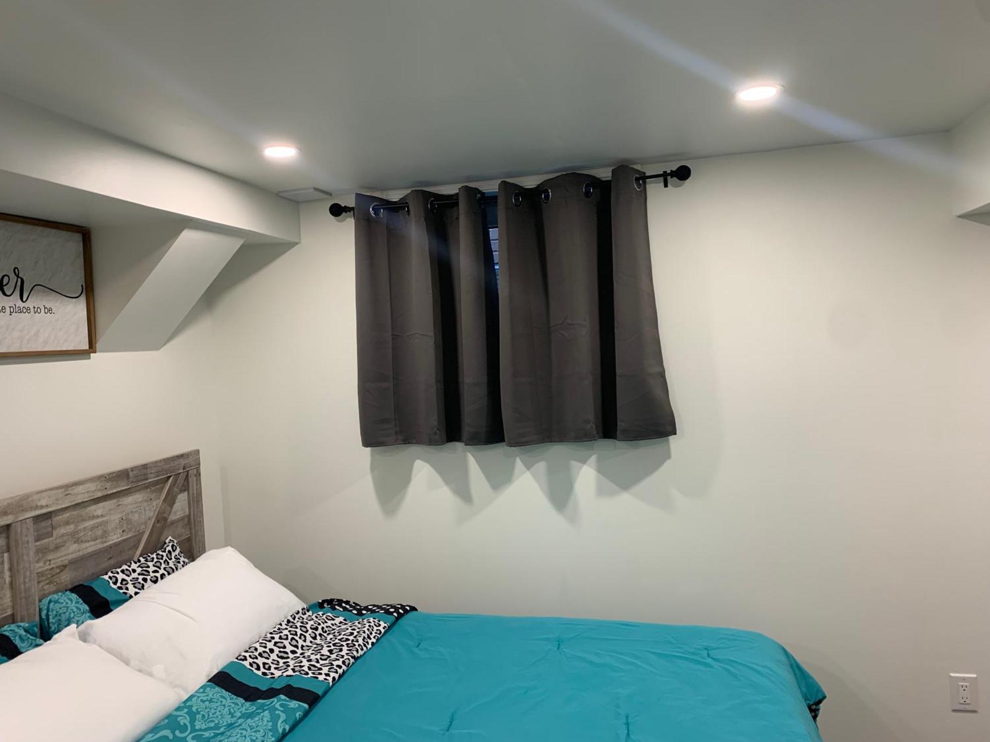 Modern 1 Bedroom + Den In Cambridge Extérieur photo